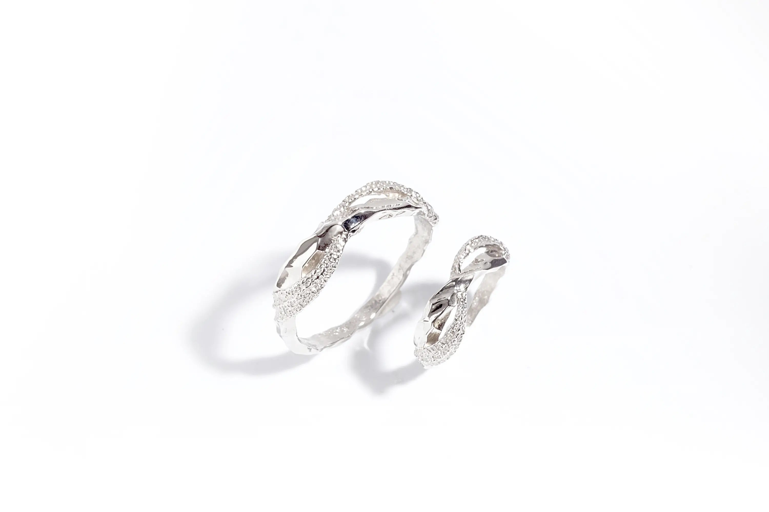 Chia Jewelry客製化k金婚戒對戒訂做服務,女戒與男戒獨特設計款式