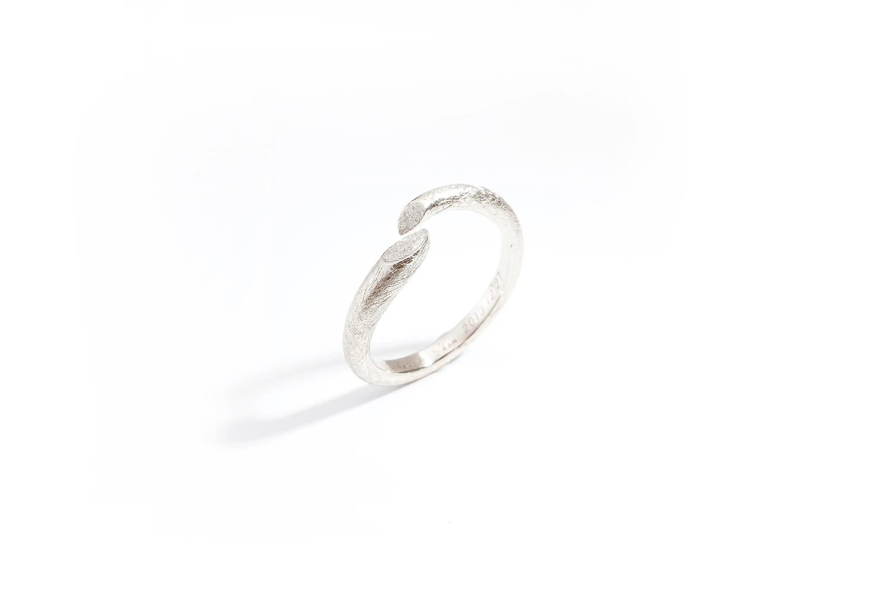 Chia Jewelry客製化求婚戒訂做,獨特無限符號設計14k白金簡約婚戒款式
