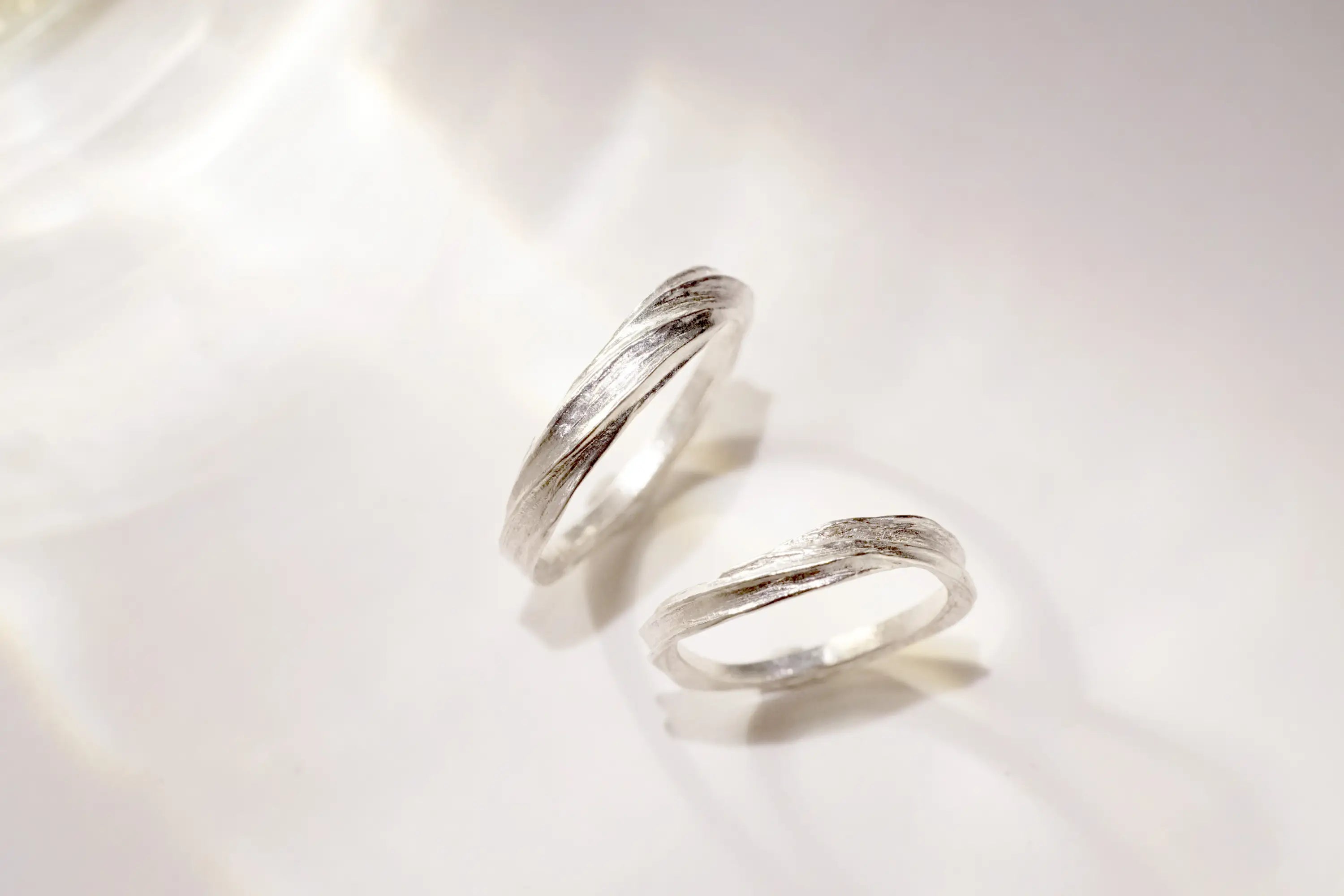 Chia Jewelry訂製婚戒對戒品牌,以水為主題的獨特簡約婚戒設計,手工打造你的夢想婚戒