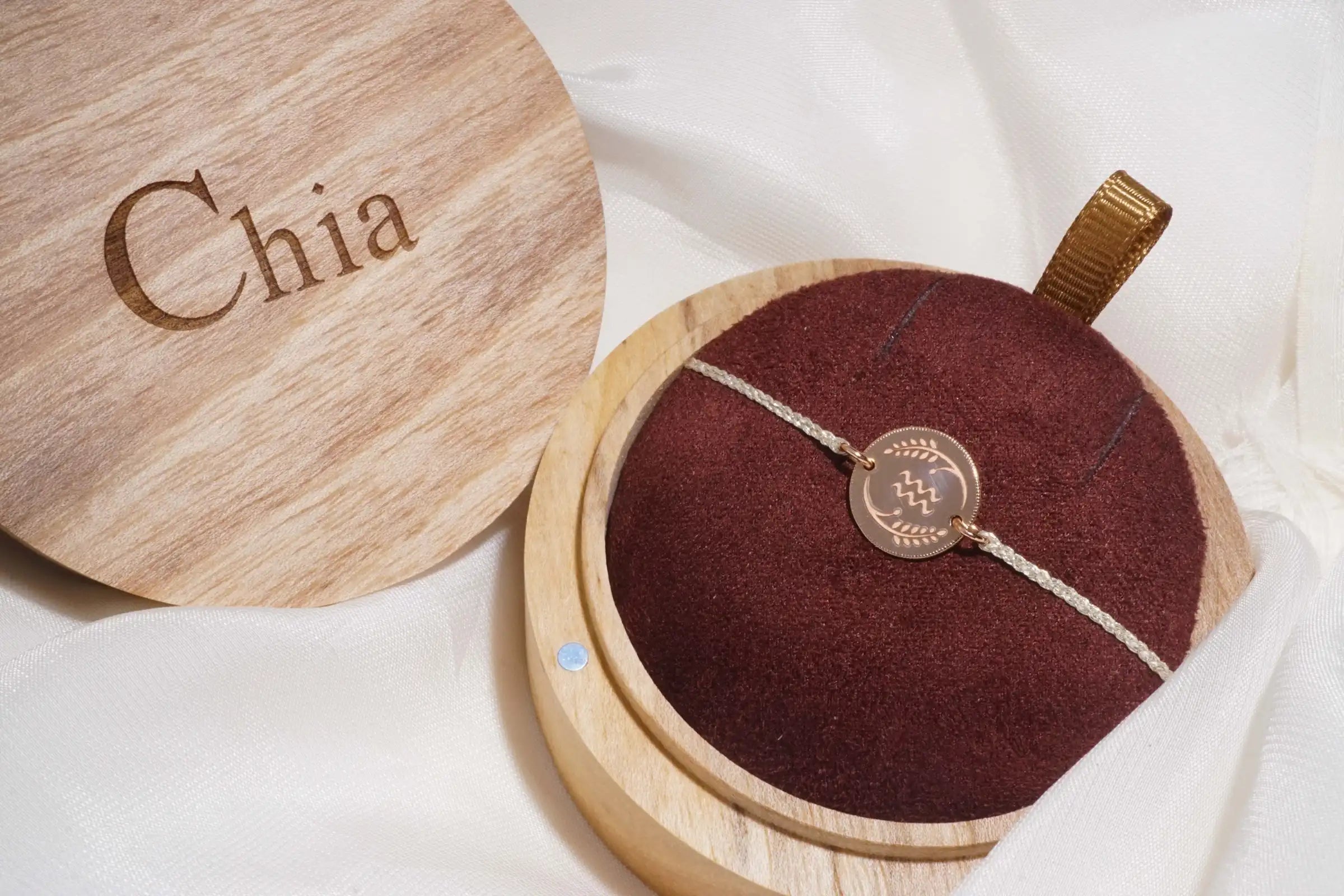 Chia Jewelry訂做彌月金飾、滿月禮物與週歲禮物。客製化獨一無二的寶寶禮物