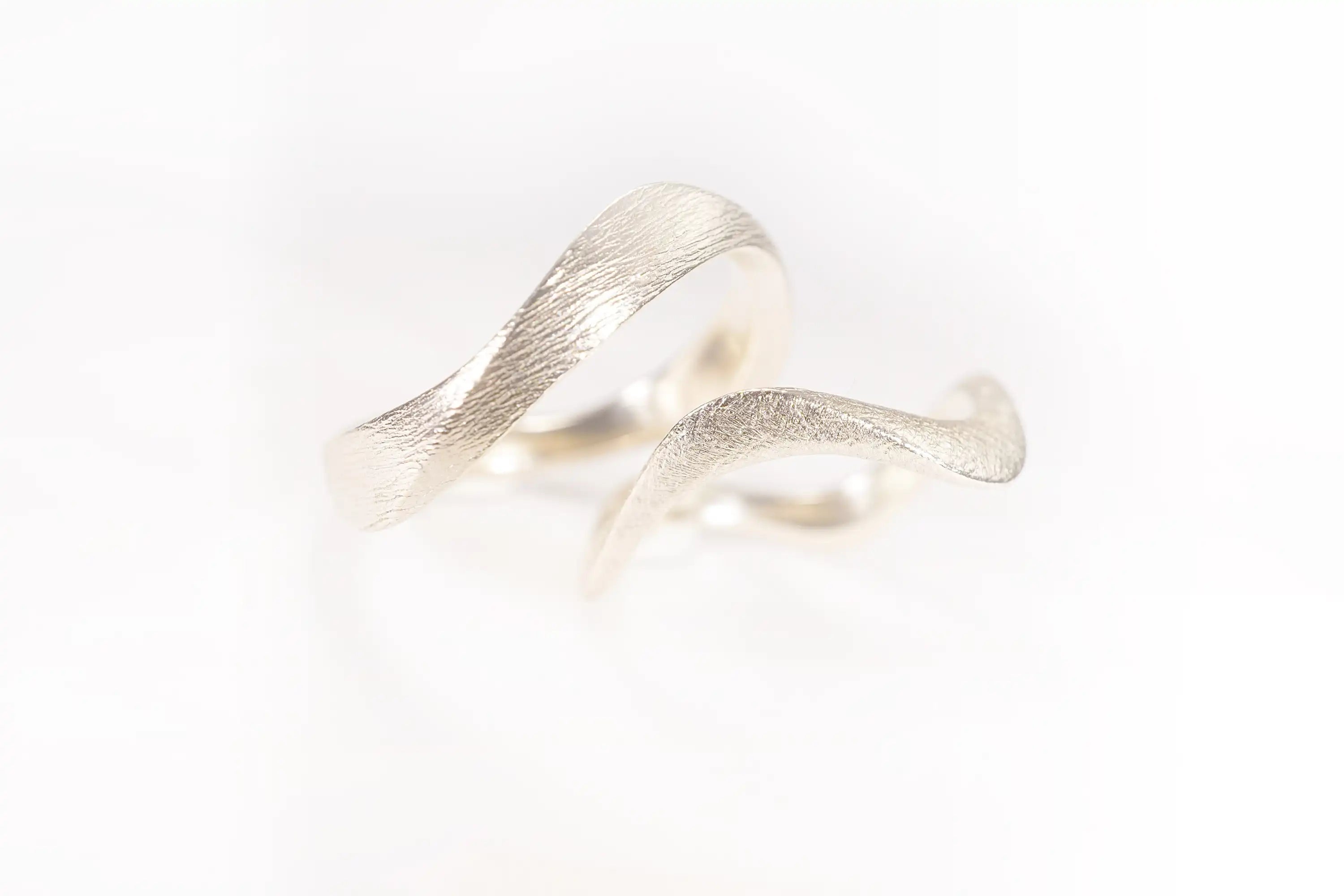 Chia_jewelry_bespoke_wedding_rings_sin_cos_2.webp
