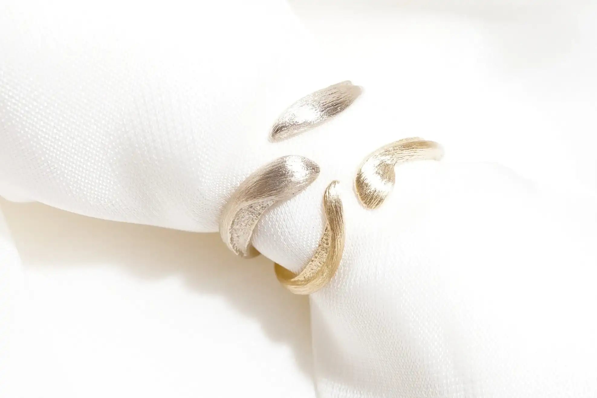custom_14k_gold_wedding_rings_rabbits_1b986784-1ea3-458e-a1d1-e8b744ffefd2.webp