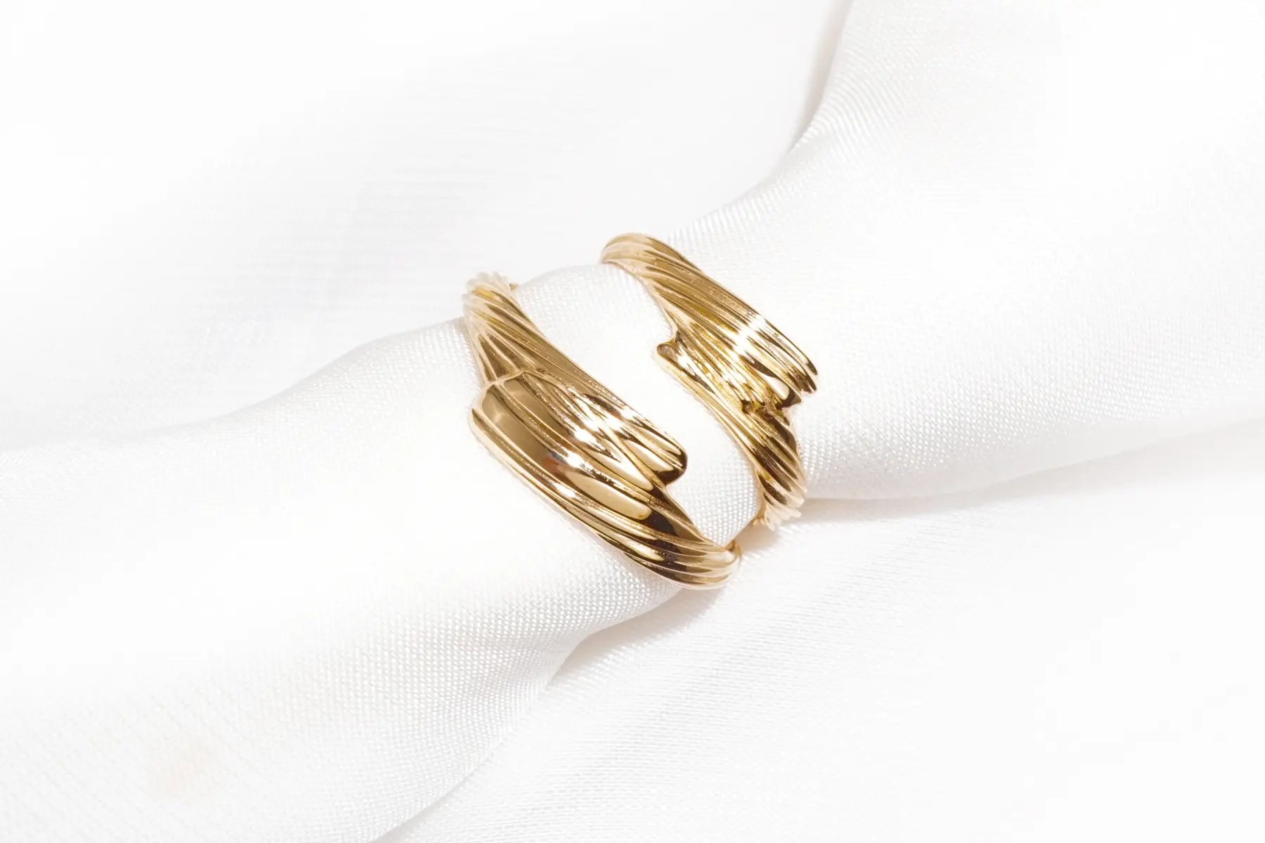 custom_gold_wedding_ring_the_waves2.webp