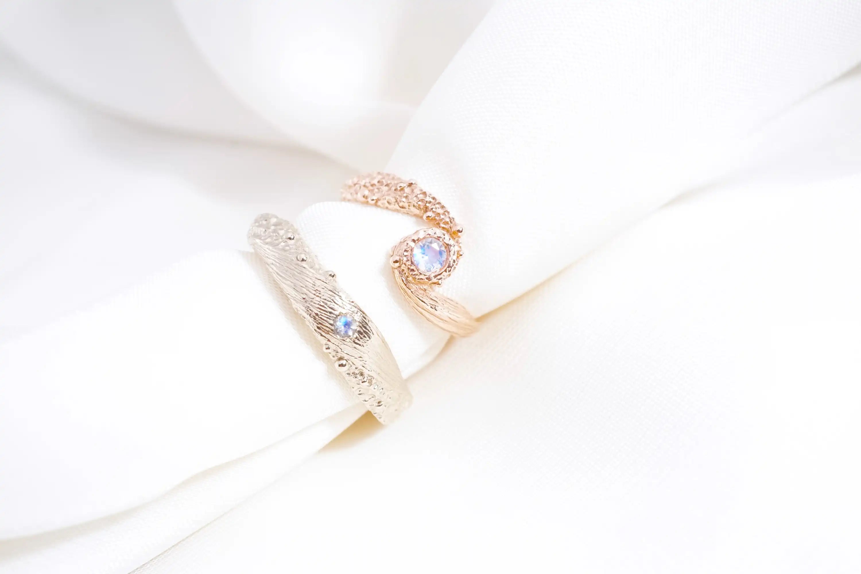 Chia Jewelry月光石訂製婚戒對戒，小宇宙設計，跳脫傳統風格
