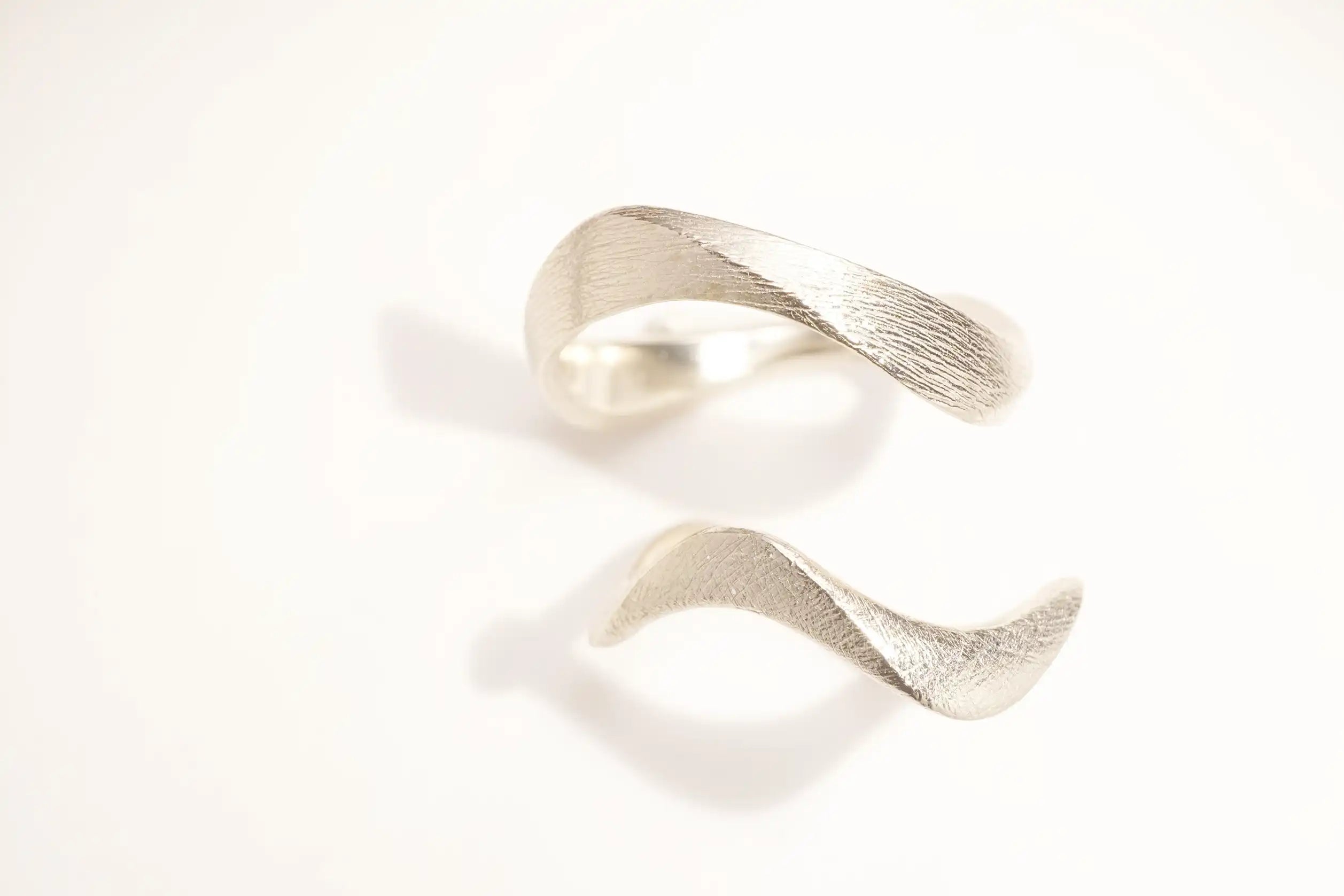 Chia Jewelry訂製k金婚戒對戒，以函數為主題的簡約婚戒設計