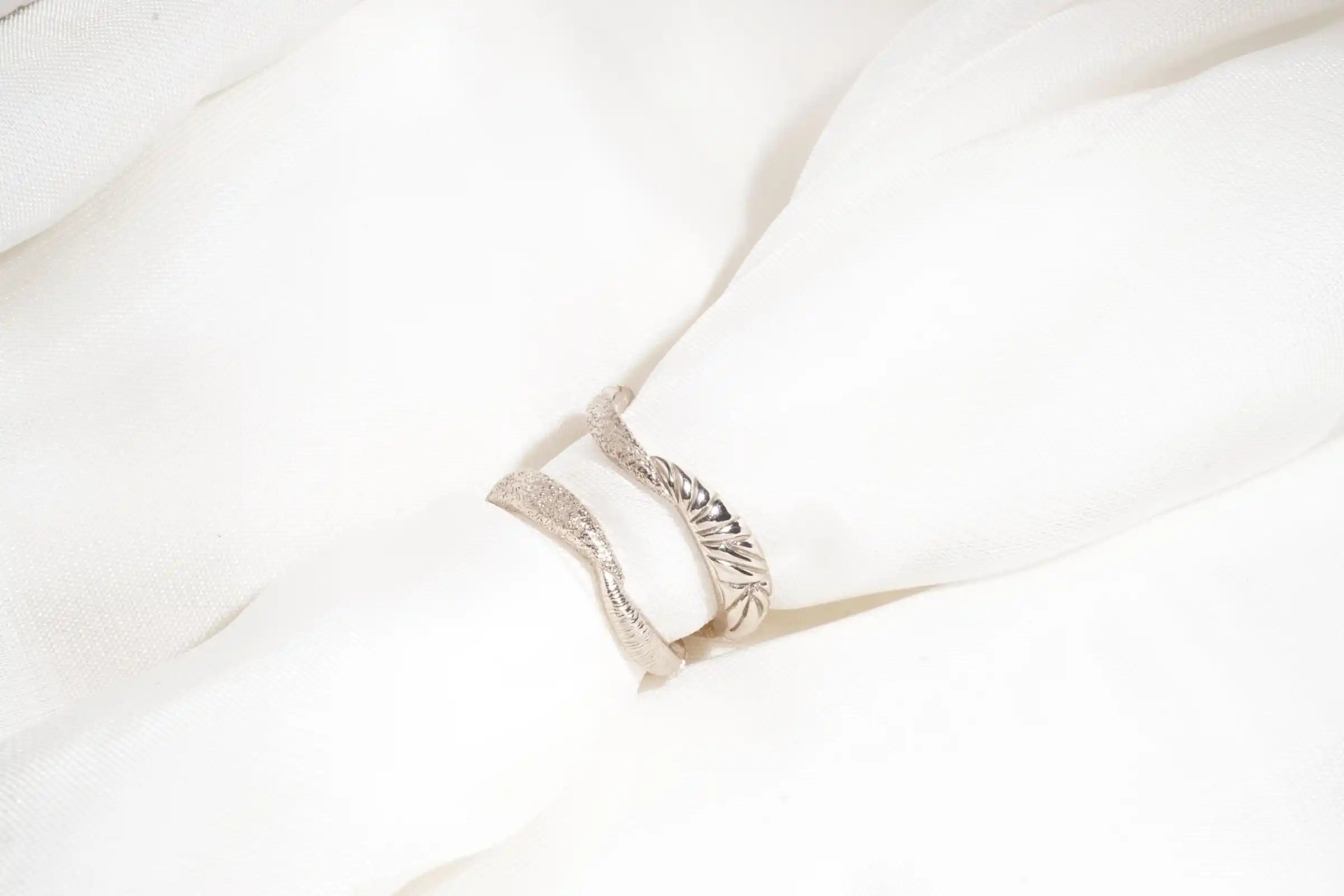 Chia Jewelry訂製k金婚戒對戒，以日月為主題的簡約婚戒設計，