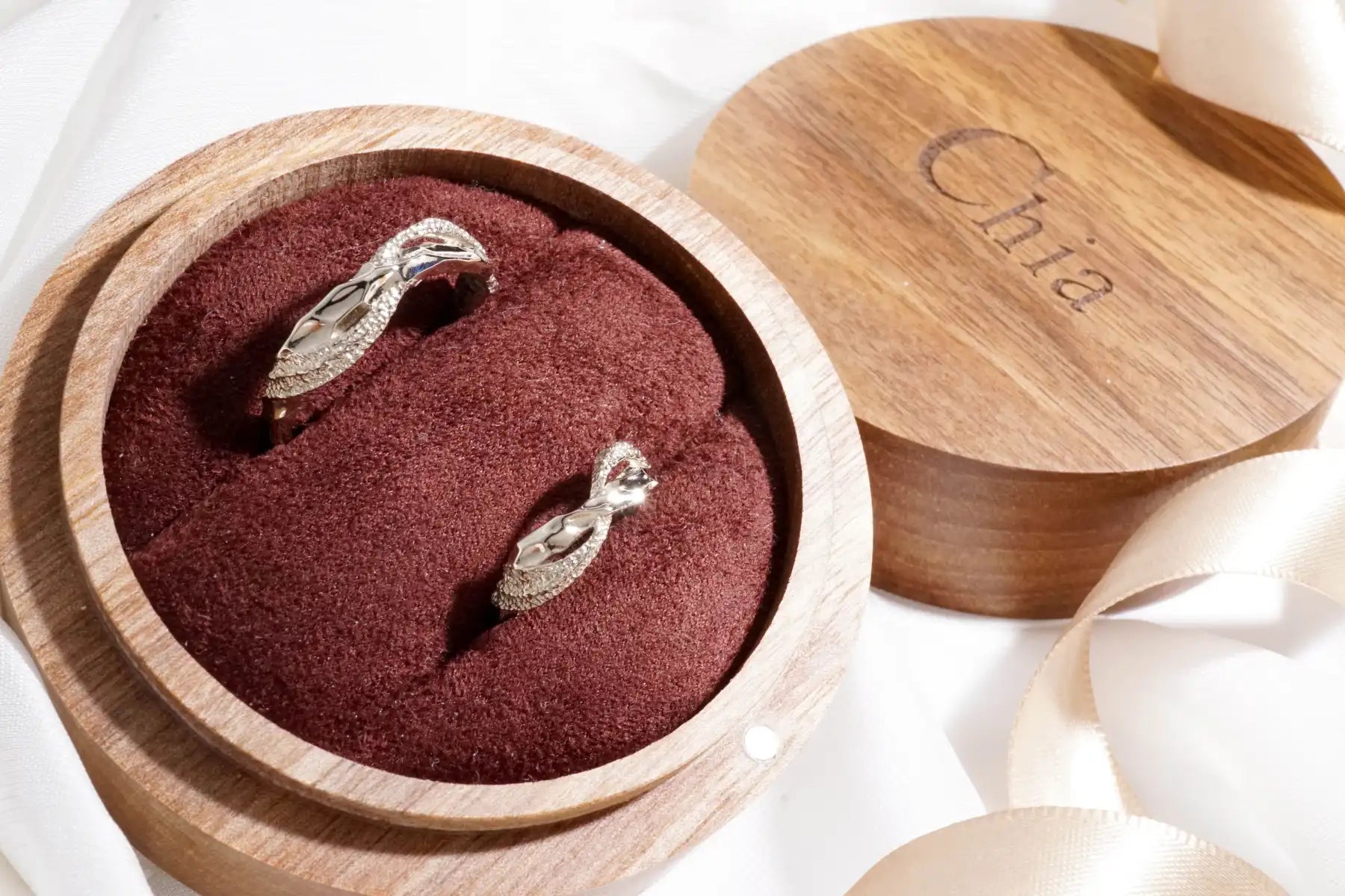 chia jewelry婚戒對戒客製化價格與專櫃婚戒價格比較
