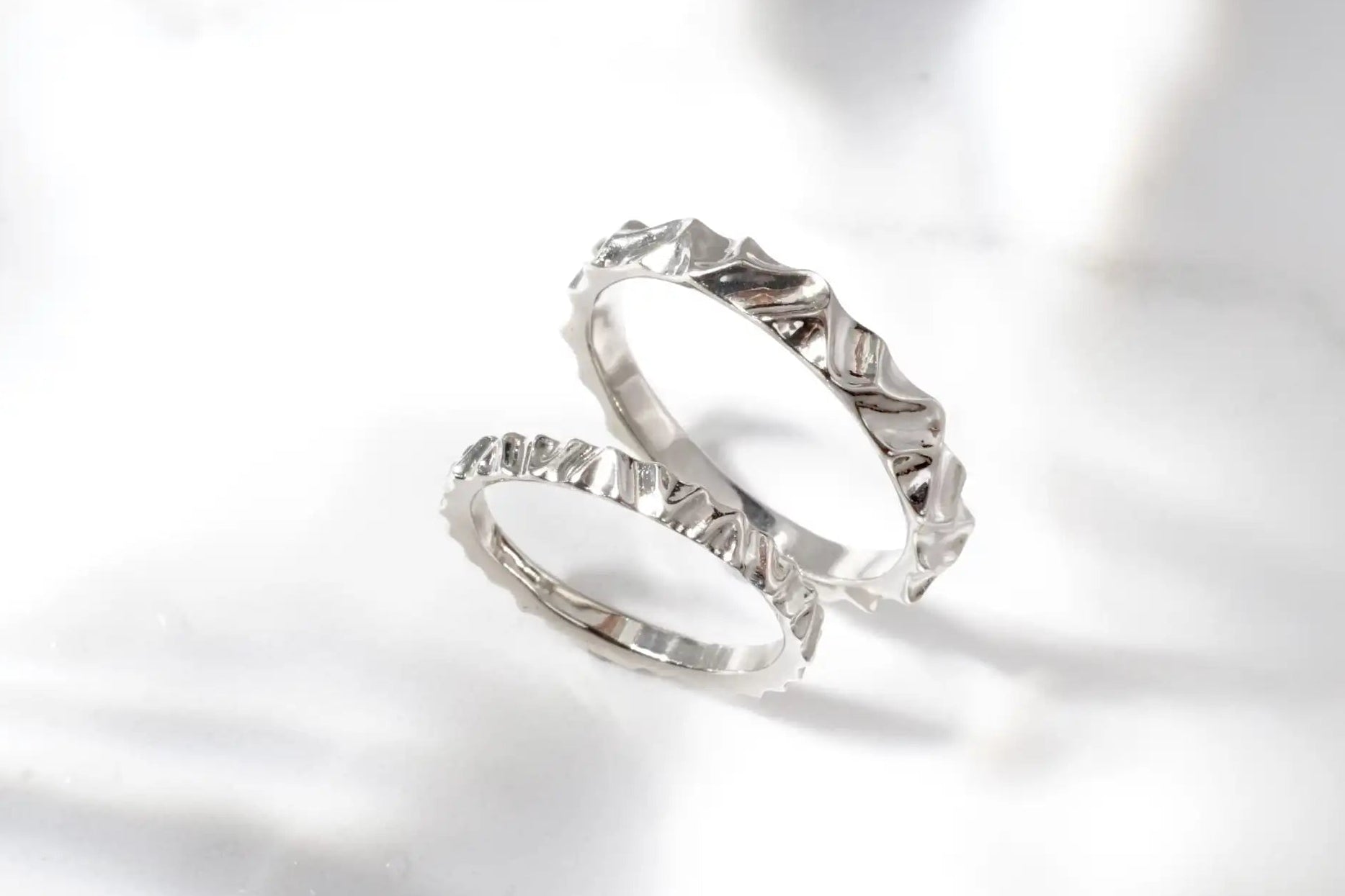 Chia_jewelry_bespoke_wedding_rings_mountain_sea_3.webp