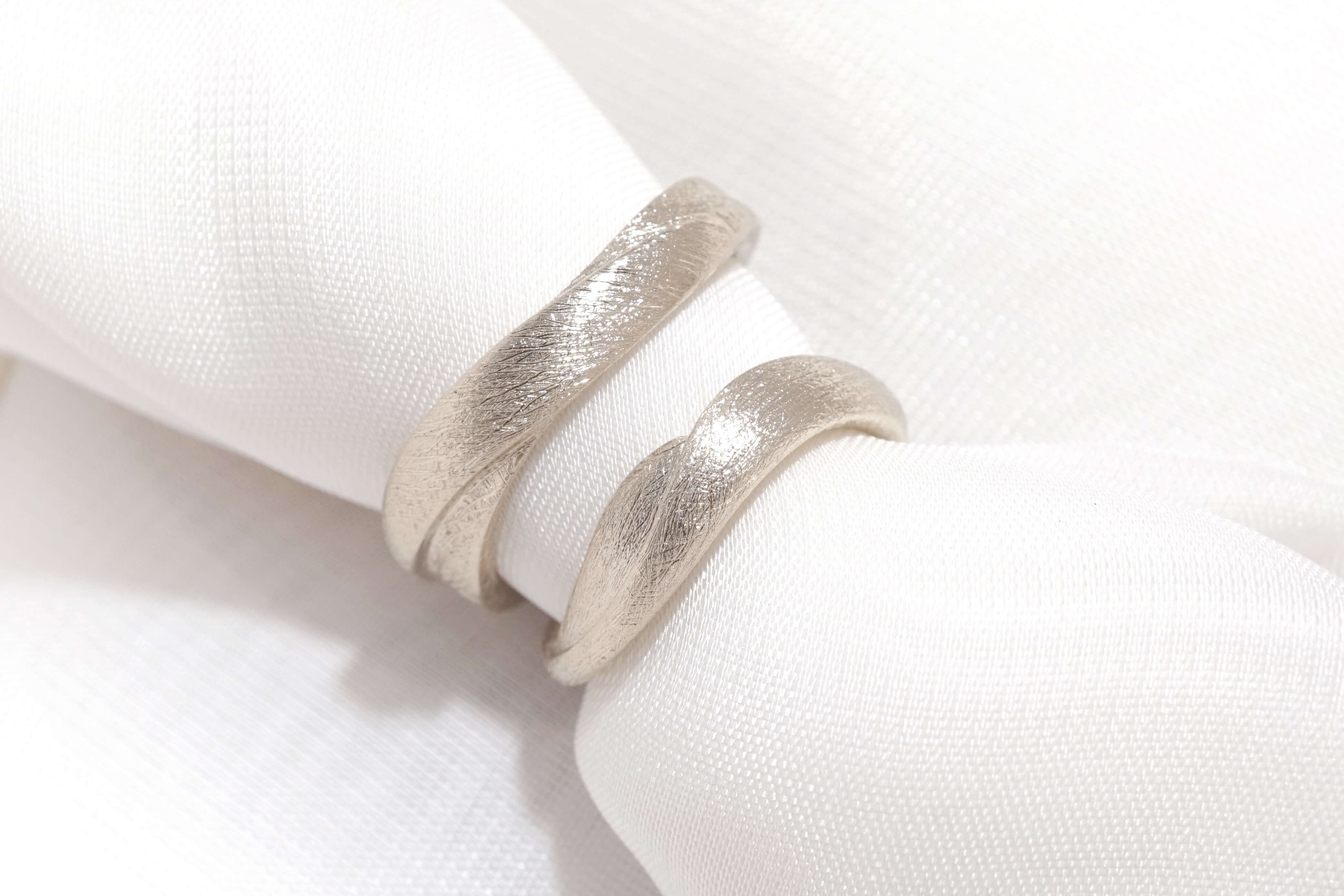 chia_jewelry_wedding_ring_wave.jpg